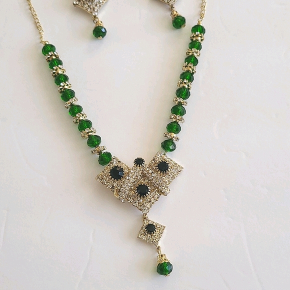 Necklace Set NIB - Picture 2 of 10